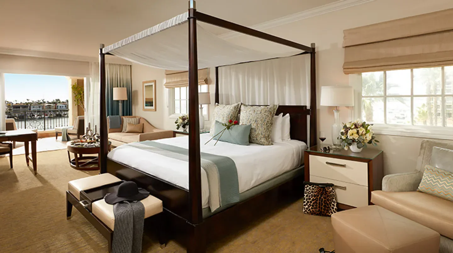 Elegant bedroom at the Balboa Bay Resort in Los Angeles with harbor view